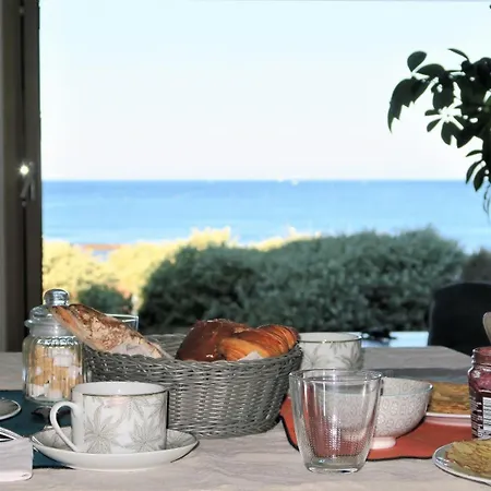 לינה וארוחת בוקר Vitamin Sea 3*